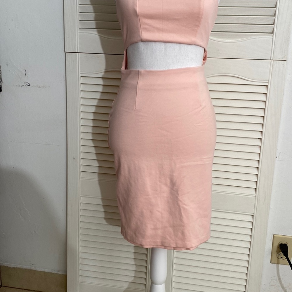 Hot and delicious dress peach stretch zipper in the back neck collar
